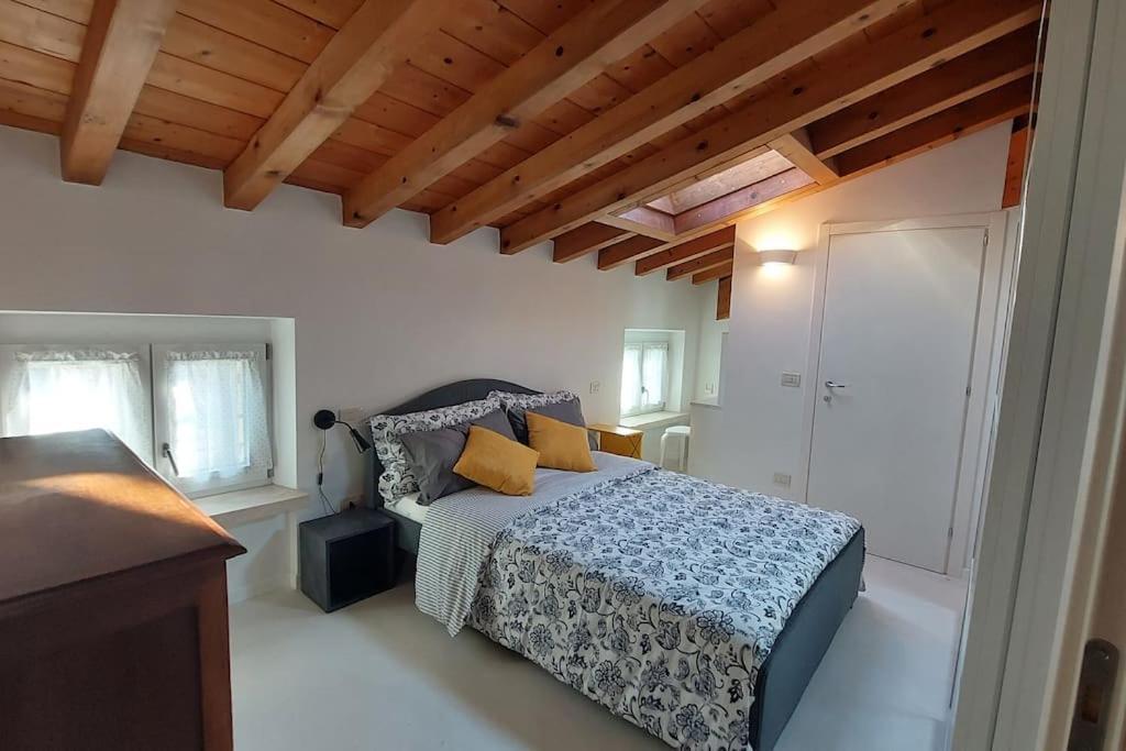 Sui Tetti Di Valeggio - Holiday Apartment فاليجيو سول مينشيو المظهر الخارجي الصورة
