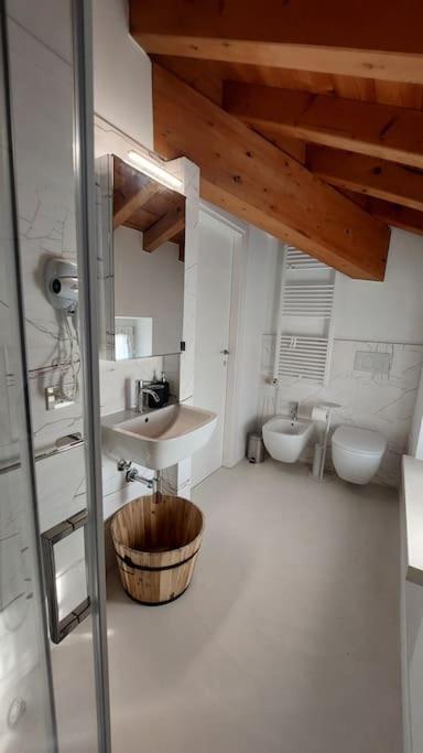 Sui Tetti Di Valeggio - Holiday Apartment فاليجيو سول مينشيو المظهر الخارجي الصورة