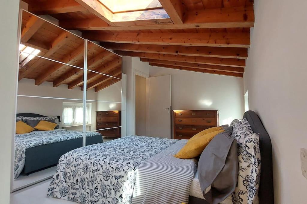 Sui Tetti Di Valeggio - Holiday Apartment فاليجيو سول مينشيو المظهر الخارجي الصورة