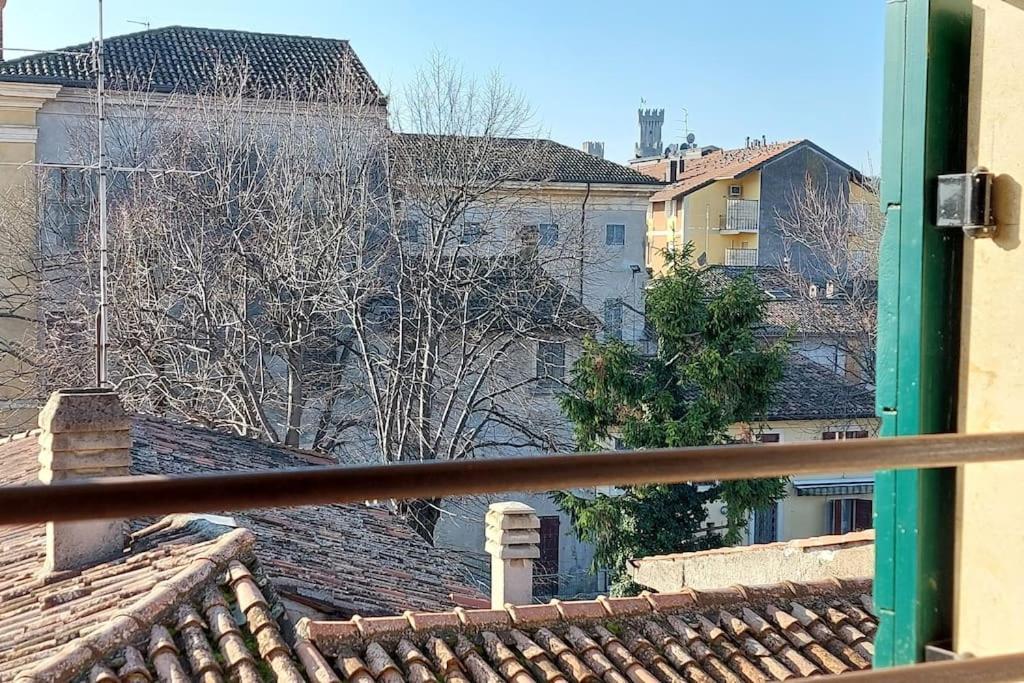 Sui Tetti Di Valeggio - Holiday Apartment فاليجيو سول مينشيو المظهر الخارجي الصورة